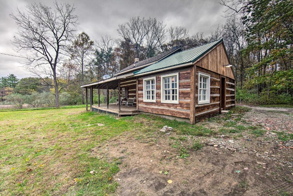 Remote 1901 Studio Cabin with Loft - Pets Allowed!